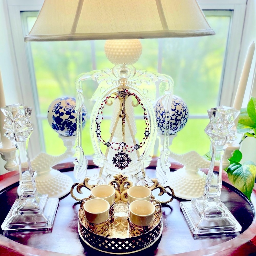 #Decor by Derrick. Looking for antiques, stager.